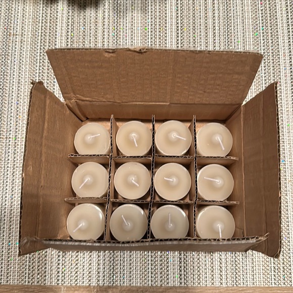 12 (Dozen) White tea candles - Picture 3 of 4